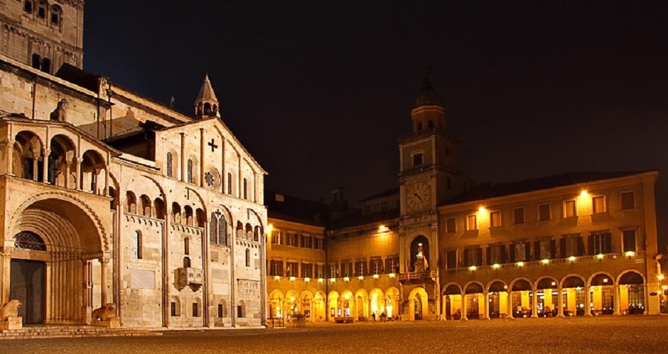 Piazza grande by night